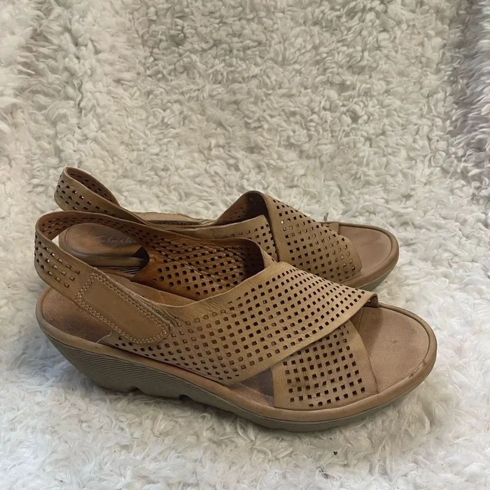 Clarks Artisan perforated khaki wedge straps sandals SZ9.5M